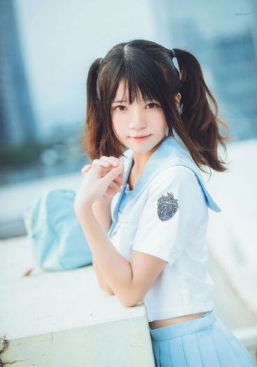 小受夹腿憋尿时被攻按小腹