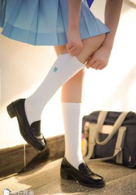 三个美妇跪着用嘴伺候高h