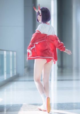 被老板抱进办公室糟蹋h